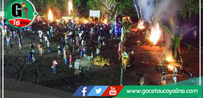 Fogatas tradicionales iluminan el malecón Las Malvinas en Aguaytía