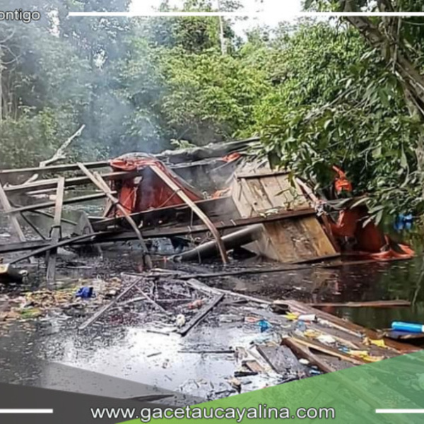 Destruyen tres balsas dragas utilizadas para minería ilegal en operativo conjunto en el río Nanay