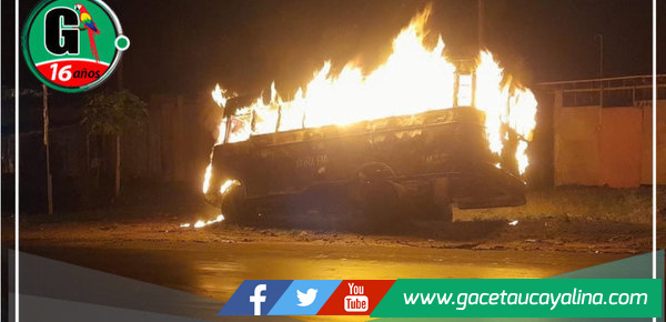 Ómnibus arde en llamas 