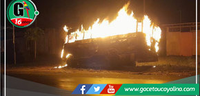 Ómnibus arde en llamas 