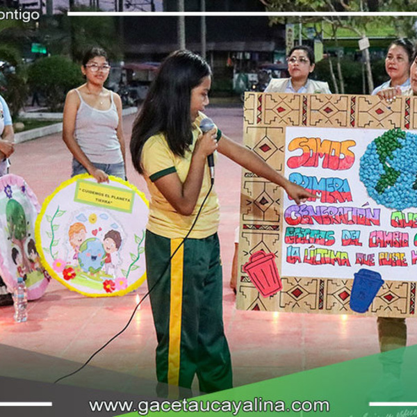 Estudiantes y docentes se unen en pasacalle y charlas para promover la protección de ecosistemas en Atalaya
