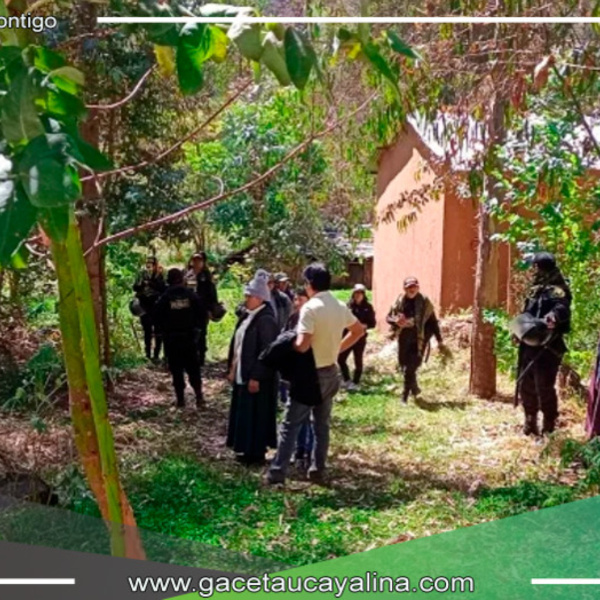 Investigación en Curso: Autoridades Inspeccionan Escena del Crimen de una Madre de Familia Asesinada
