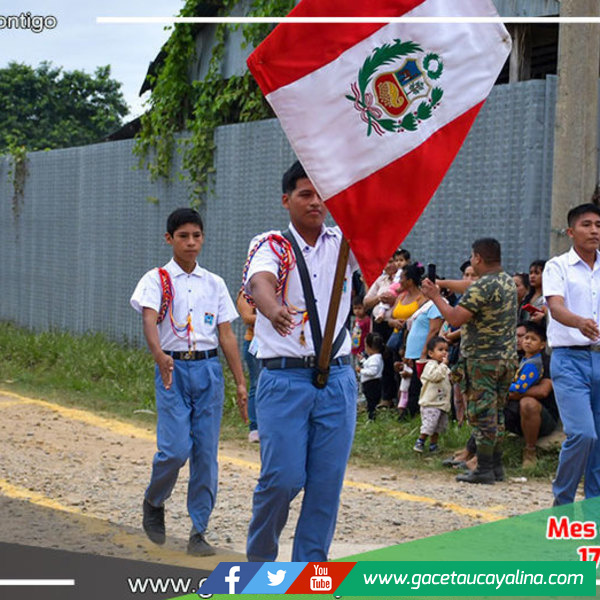 Autoridades locales encabezan desfile en honor al 27 Aniversario de I.E. en Sepahua