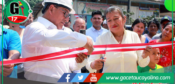 Alcalde Rodolfo Lovo Tello entrega nueva vereda peatonal en Contamana