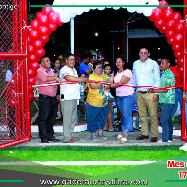 Alcalde Rodolfo Lovo Tello inaugura cancha deportiva refaccionada en Contamana