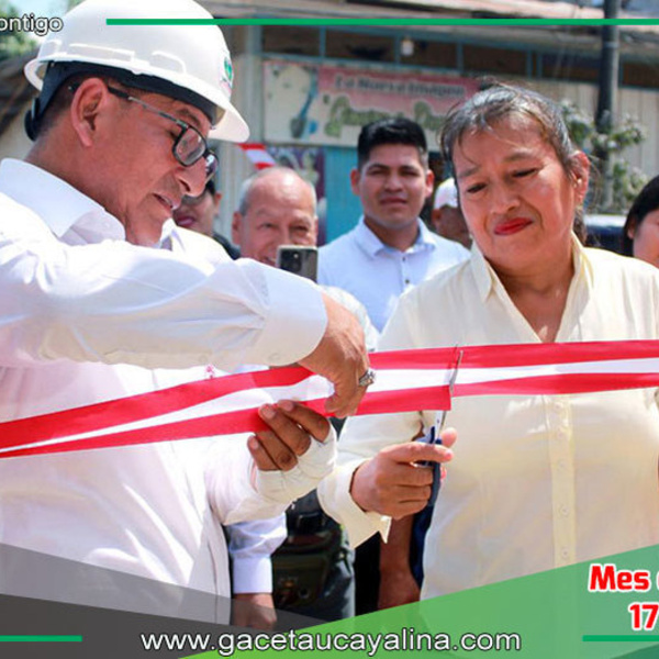 Alcalde Rodolfo Lovo Tello entrega nueva vereda peatonal en Contamana