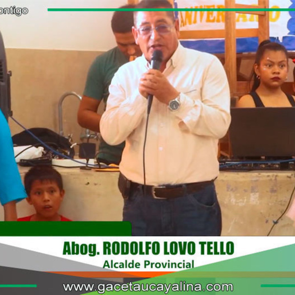 Rodolfo Lovo celebra aniversario escolar en Contamana