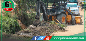 Limpian cunetas en la ciudad de Atalaya