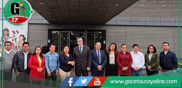 Alcaldes de Atalaya logran avances con Ministro de Educación