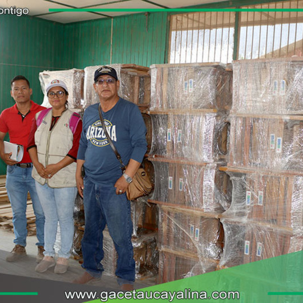 Alcalde de Ucayali entrega mobiliario y anuncia obras en Paoyhan