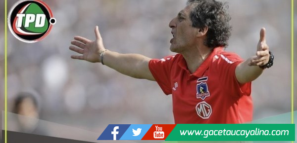 El ex DT de Sporting Cristal, Mario Salas fue agredido por hinchas rivales luego de llevarse la victoria. 