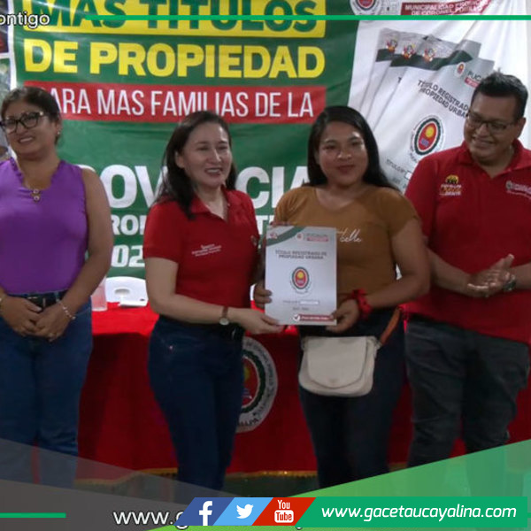 Alcaldesa Janet Castagne entrega títulos de propiedad en Coronel Portillo
