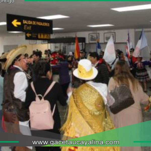 Turistas son recibidos entre danzas, música y regalos por el Día Mundial del Turismo 