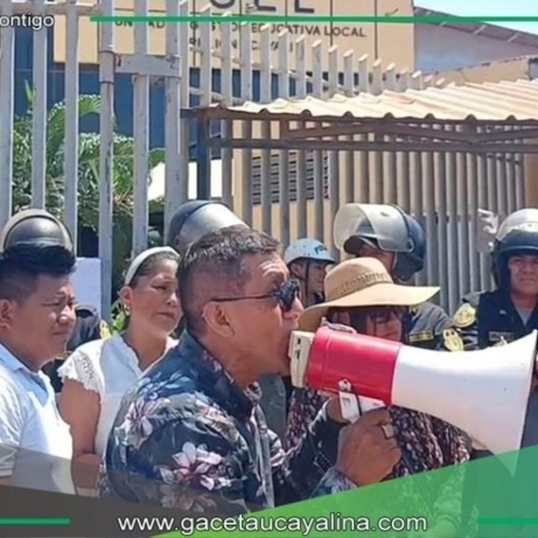 Protesta de maestros bilingües frente a UGEL Coronel Portillo genera tensión