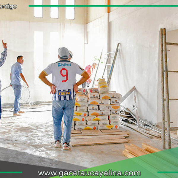 Alcalde supervisa avance de remodelación del Palacio Municipal en Sepahua