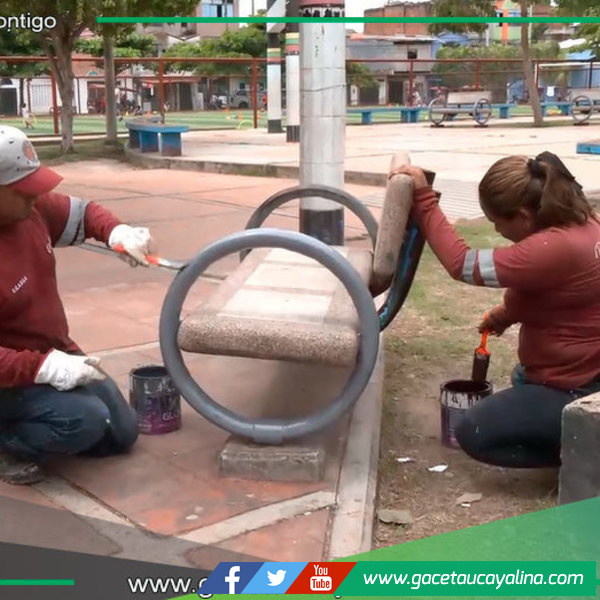 Embellecen áreas verdes y parques en distrito de Callería