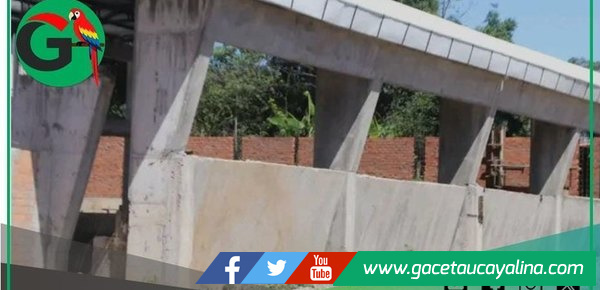 Obreros paralizan obras del Polideportivo de Saposoa por descuentos irregulares.
