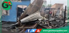 Incendio en Punchana deja 14 viviendas destruidas y decenas de familias damnificadas  