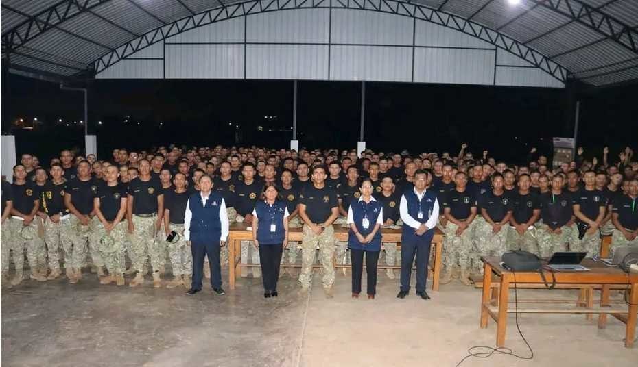 ONPE informa a militares de Madre de Dios sobre la implementación del voto digital.