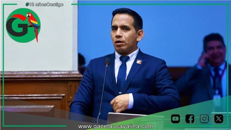 Asesor de Lucinda Vásquez fue grabado cortándole las uñas