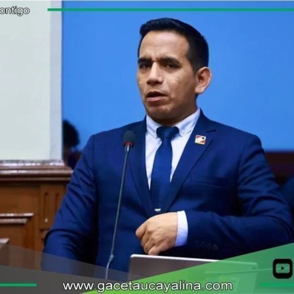 Asesor de Lucinda Vásquez fue grabado cortándole las uñas