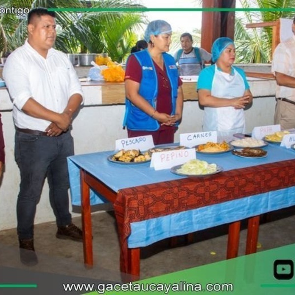 Vaso de Leche enseña preparación nutritiva para gestantes y madres Contamana
