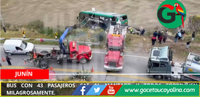 Bus con 43 pasajeros cae al Mantaro y todos sobreviven milagrosamente.