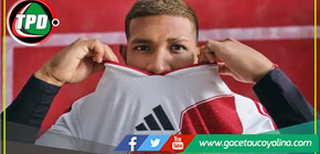 Selección peruana presenta camiseta innovadora sin franja tradicional histórica hoy