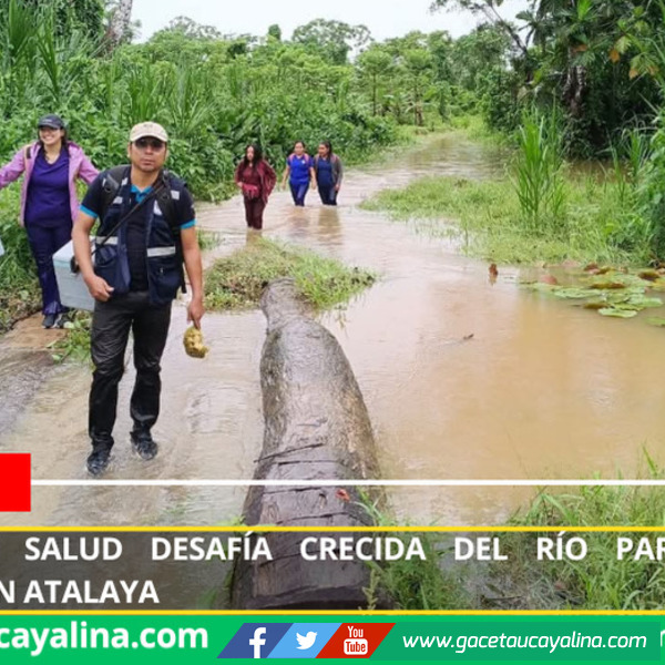 Personal de salud desafía crecida del río para atender comunidad en Atalaya