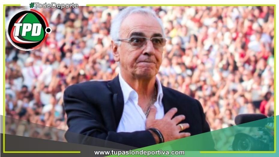 Fossati recibe premio mientras la ‘U’ espera