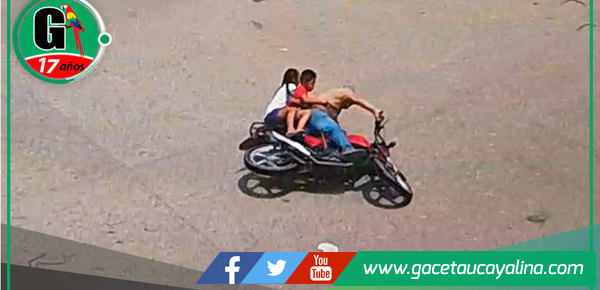 Motociclista con dos menores sufre despiste en curva peligrosa en Pucallpa