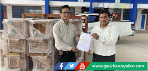 Alcalde de Ucayali entrega mobiliario a colegio en Contamana