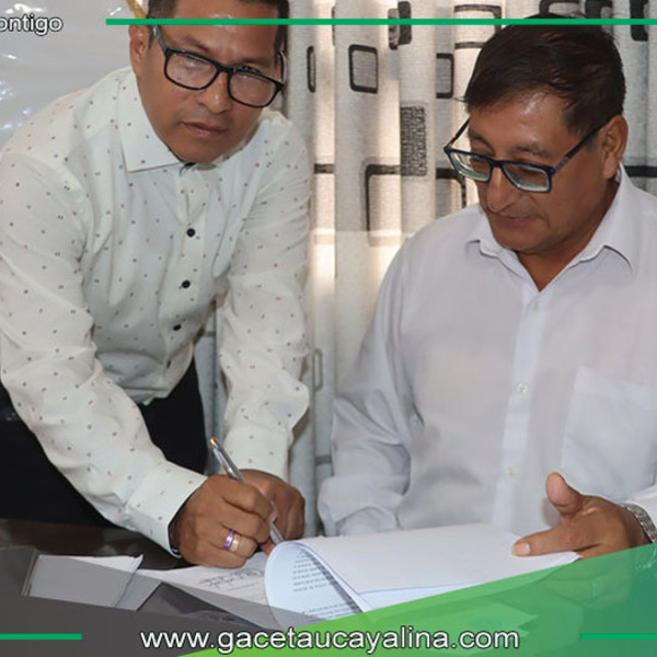 Alcalde de la Provincia de Ucayali firma convenio para Casa Materna