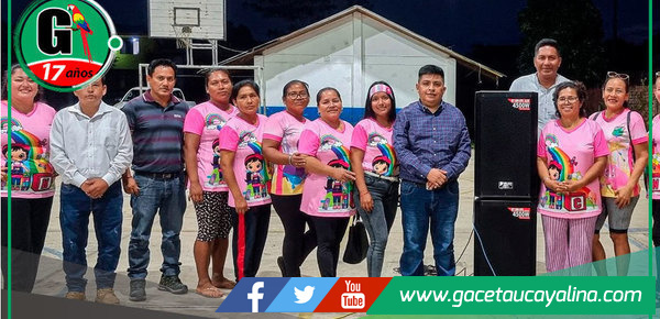 Alcalde de Sepahua entrega equipo de sonido a escuela