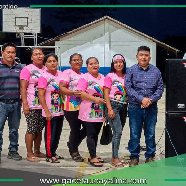 Alcalde de Sepahua entrega equipo de sonido a escuela