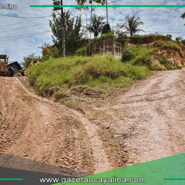 Contamana mejora calles con enripiado y compactación
