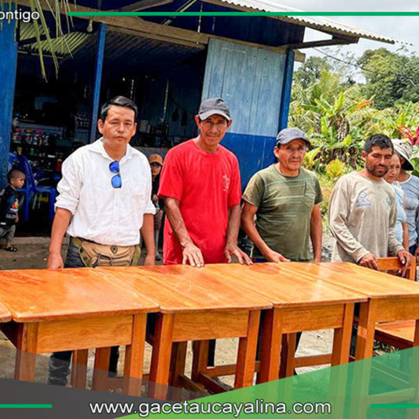 Sepahua entrega mobiliario escolar a caserío Valle Hermosa