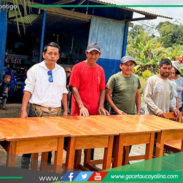 Sepahua entrega mobiliario escolar a caserío Valle Hermosa