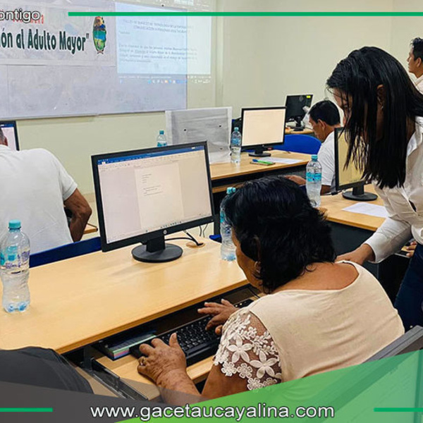Adultos mayores aprenden tecnología gracias a taller municipal en Contamana