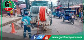 Municipalidad limpia matriz de desagüe en Jr. Urubamba