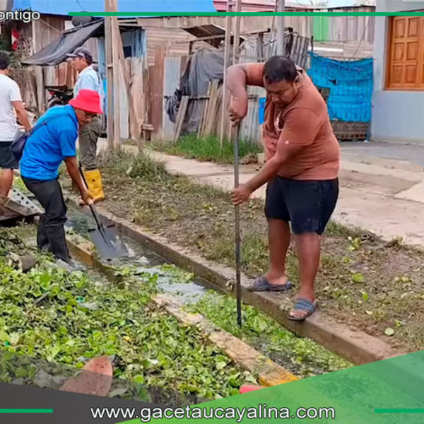 Municipalidad de Ucayali - Contamana limpia calles afectadas