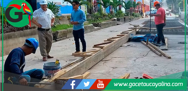 Alcalde supervisa avance de obra en calle Mariscal Castilla en Contamana