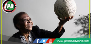 Velaron restos de ex - voleibolista Lucha Flores 