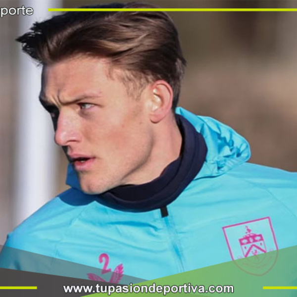 ¡Orgulloso con la bandera de Perú! Oliver Sonne y un emotivo festejo con Burnley, tras ascenso