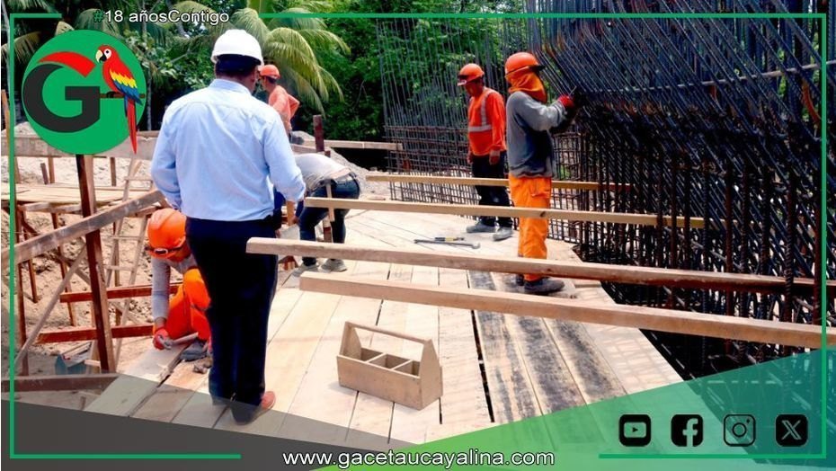 Alcalde supervisa avance de obra vial que transformará Contamana