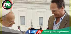 El papa León XIV luce orgulloso la camiseta de Alianza