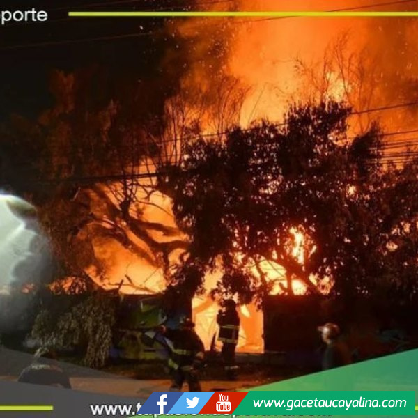 Banderazo de Universidad de Chile ocasiona incendio previo al duelo ante Alianza