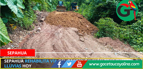 Sepahua rehabilita vía del barrio Gavilán tras fuertes lluvias hoy