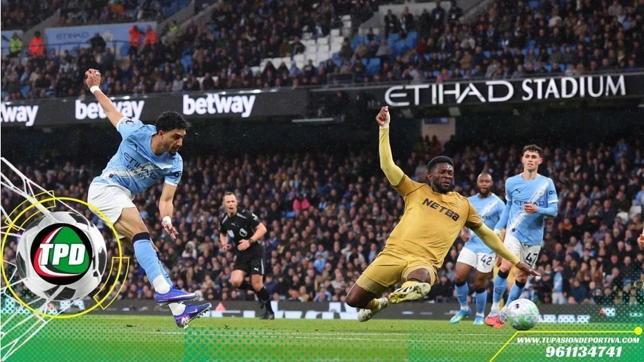 El City goleó 3-0 y sigue al acecho de Arsenal