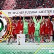 Bayern Munich celebra goleando el título de la Bundesliga